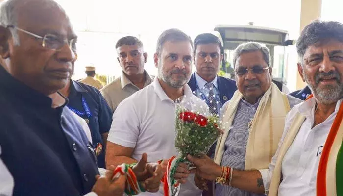 Karge: నెహ్రూ, గాంధీ ఐడియాలజీ కోసం చివరి శ్వాస వరకూ పోరాడతాం.. కాంగ్రెస్ చీఫ్ ఖర్గే Karge: నెహ్రూ, గాంధీ ఐడియాలజీ కోసం చివరి శ్వాస వరకూ పోరాడతాం.. కాంగ్రెస్ చీఫ్ ఖర్గే