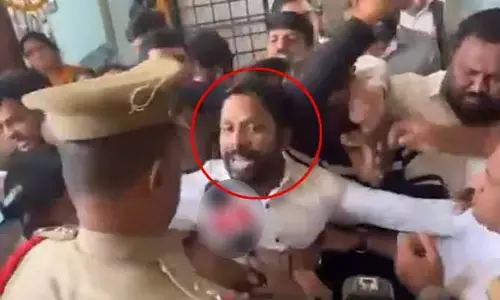 Errolla Srinivas: స్టేట్ పాలిటిక్స్‌లో మరో కీలక పరిణామం.. బీఆర్ఎస్ నేత ఎర్రోళ్ల శ్రీనివాస్ అరెస్ట్