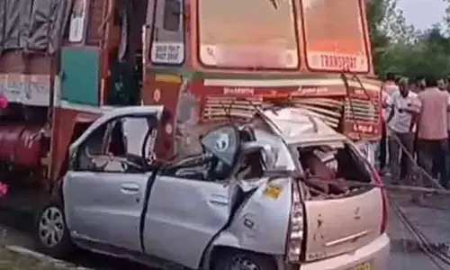 Breaking: లారీ-కారు ఢీ.. ఇద్దరు వృద్ధులు దుర్మరణం