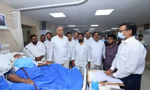 Harish Rao : మందా జగన్నాథంను పరామర్శించిన హ‌రీశ్‌రావు