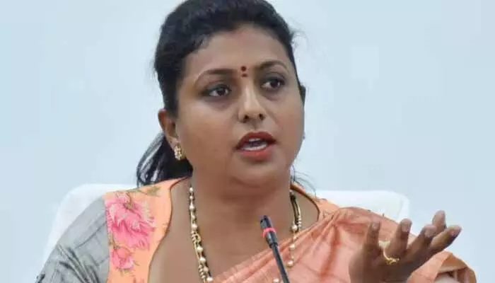 ‘ఎన్నికల హామీలను మర్చిపోయారు’.. కూటమి ప్రభుత్వం పై మాజీ మంత్రి రోజా ఫైర్! ‘ఎన్నికల హామీలను మర్చిపోయారు’.. కూటమి ప్రభుత్వం పై మాజీ మంత్రి రోజా ఫైర్!