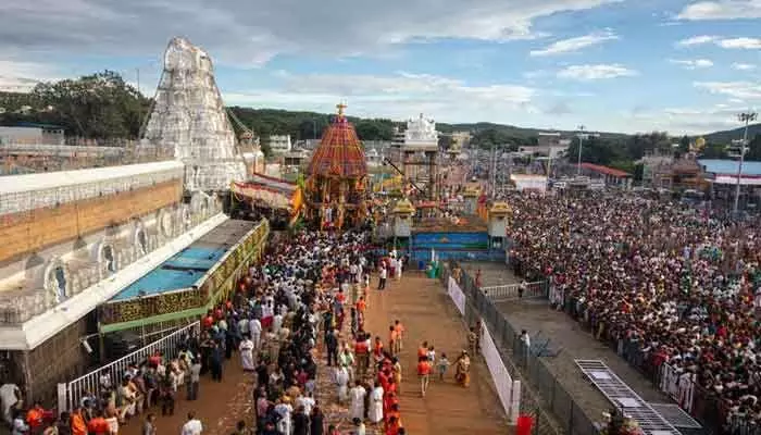 తిరుమలలో పెరిగిన భక్తుల రద్దీ.. శ్రీవారి దర్శనానికి ఎన్ని గంటల సమయం పడుతుందంటే? తిరుమలలో పెరిగిన భక్తుల రద్దీ.. శ్రీవారి దర్శనానికి ఎన్ని గంటల సమయం పడుతుందంటే?