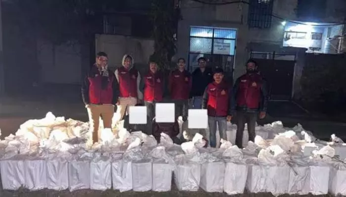 Narcotics Gang : అక్రమంగా సిరప్లు, ట్యాబ్లెట్ల తయారీ.. 4 రాష్ట్రాల్లో సప్లై.. ముఠా గుట్టురట్టు Narcotics Gang : అక్రమంగా సిరప్లు, ట్యాబ్లెట్ల తయారీ.. 4 రాష్ట్రాల్లో సప్లై.. ముఠా గుట్టురట్టు