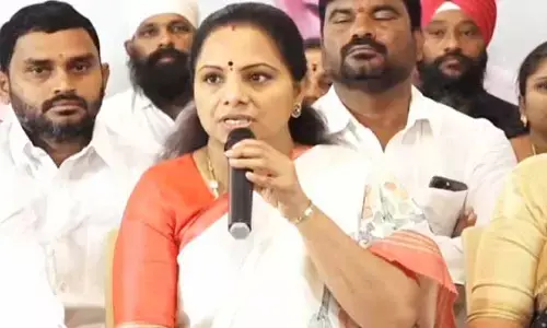 MLC Kavitha: అలా చేస్తేనే స్థానిక సంస్థల ఎన్నికలకు వెళ్లాలి.. సర్కార్‌కు ఎమ్మెల్సీ కవిత వార్నింగ్