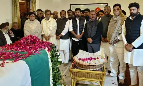 CM Revanth Reddy: మన్మోహన్ సింగ్‌కి సీఎం రేవంత్ రెడ్డి, పార్టీ నేతల నివాళి