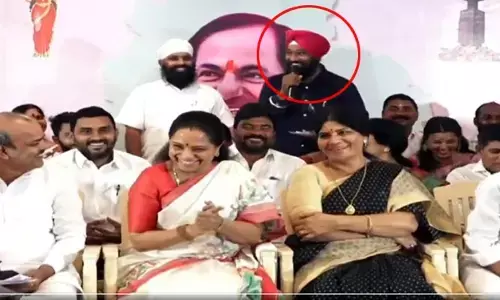 Viral News: కవిత కార్యక్రమంలో సీతక్క పేరు.. ఎమ్మెల్సీ కవిత నవ్వులే.. నవ్వులు..
