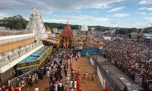 తిరుమలలో పెరిగిన భక్తుల రద్దీ.. శ్రీవారి దర్శనానికి ఎన్ని గంటల సమయం పడుతుందంటే?