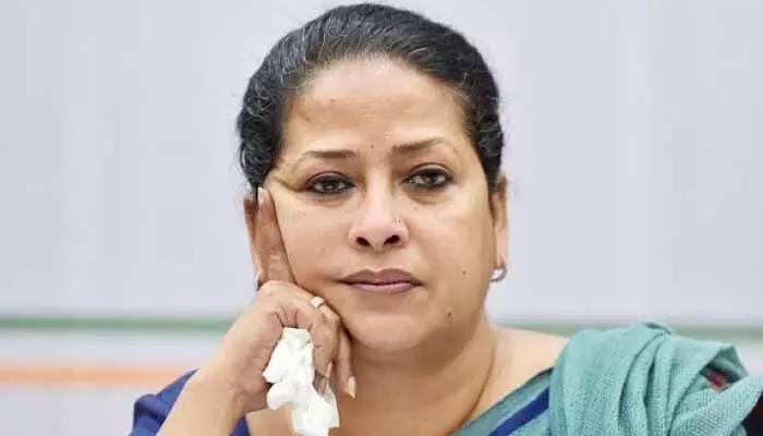 Sharmistha Mukherjee: కాసేపట్లో మాజీ ప్రధాని అంత్యక్రియలు.. ప్రణబ్ ముఖర్జీ కుమార్తె సెన్సేషనల్ కామెంట్స్ Sharmistha Mukherjee: కాసేపట్లో మాజీ ప్రధాని అంత్యక్రియలు.. ప్రణబ్ ముఖర్జీ కుమార్తె సెన్సేషనల్ కామెంట్స్
