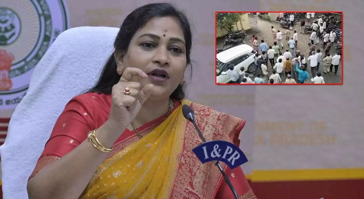 గాలివీడు ఘటనపై హోంమంత్రి అనిత సీరియస్... ఎస్పీకి కీలక ఆదేశాలు గాలివీడు ఘటనపై హోంమంత్రి అనిత సీరియస్... ఎస్పీకి కీలక ఆదేశాలు