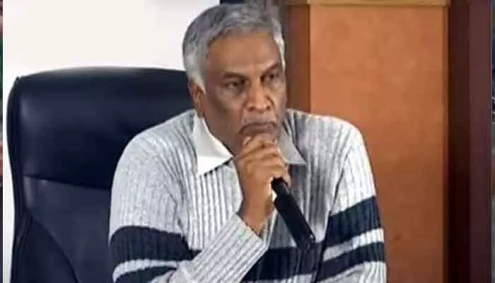 Tammareddy Bharadwaja : నటీనటులకు సామాజిక బాధ్యత అవసరం : నిర్మాత, దర్శకుడు తమ్మారెడ్డి కామెంట్స్ Tammareddy Bharadwaja : నటీనటులకు సామాజిక బాధ్యత అవసరం : నిర్మాత, దర్శకుడు తమ్మారెడ్డి కామెంట్స్