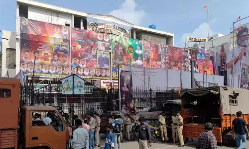 Sandhya Theatre Stampede : సంధ్య థియేటర్ తొక్కిసలాట.. మరోసారి పోలీసులకు NHRC నోటీసులు