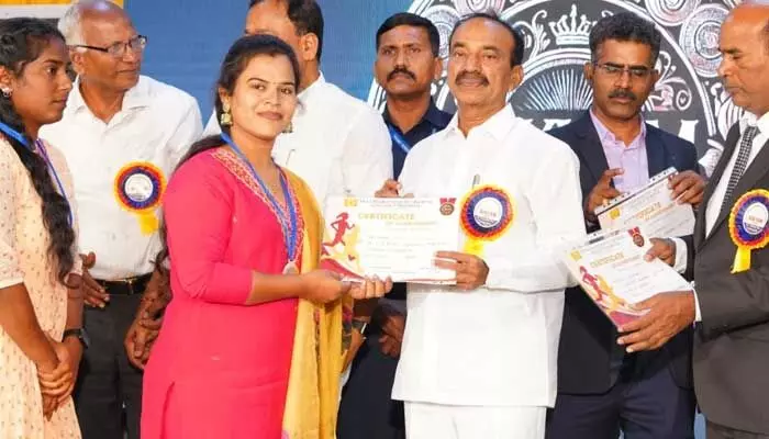Eatala Rajender: భారత్ పై చాలా మంది కుట్రలు: ఈటల రాజేందర్ Eatala Rajender: భారత్ పై చాలా మంది కుట్రలు: ఈటల రాజేందర్