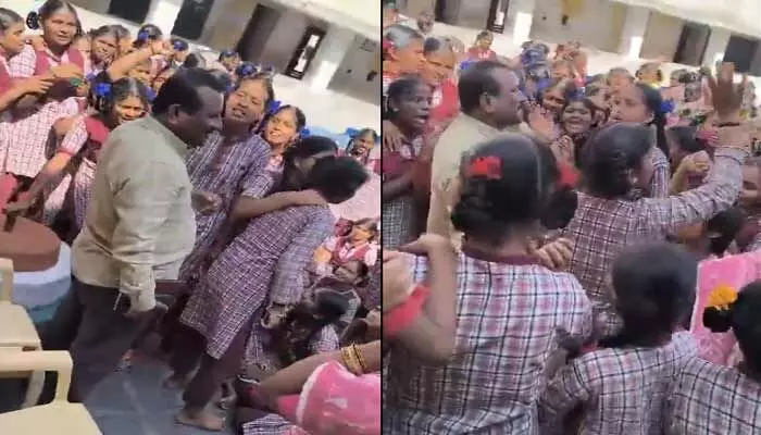 SSA: ఉపాధ్యాయుల నిరవధిక సమ్మె.. ఎంఈవోను చుట్టుముట్టిన విద్యార్థులు SSA: ఉపాధ్యాయుల నిరవధిక సమ్మె.. ఎంఈవోను చుట్టుముట్టిన విద్యార్థులు