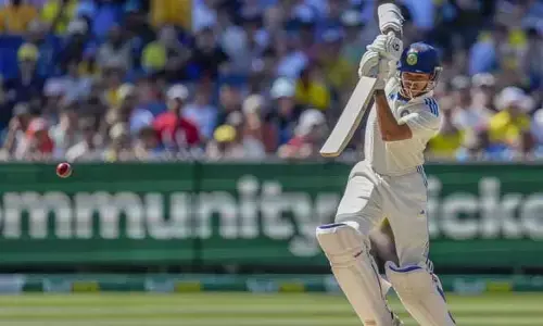 IND Vs AUS: యశస్వీ జైస్వాల్ హాఫ్ సెంచరీ.. భారత్ విజయ లక్ష్యం ఇదే!