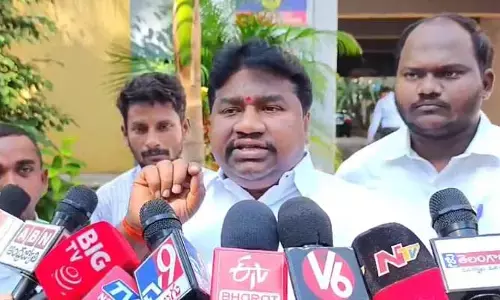 ORR: ఓఆర్ఆర్ టోల్‌లీజ్‌లో అవకతవకలు.. కేసీఆర్, కేటీఆర్ పై ఈడీకి ఫిర్యాదు