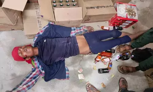 Medak: వైన్స్‌లో చోరీకి వచ్చి తాగి పడుకున్న దొంగ.. నెట్టింట వైరల్