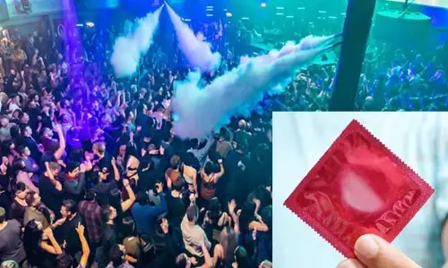 New Year Party : న్యూ ఇయర్ పార్టీ ఇన్విటేషన్‌లో కండోమ్స్.. షాకింగ్ ఘటన ఎక్కడంటే..?
