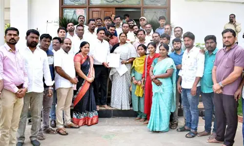 Seethakka: కాంట్రాక్టు రెసిడెన్షియల్ టీచర్లకు మంత్రి సీతక్క మరో కీలక హామీ