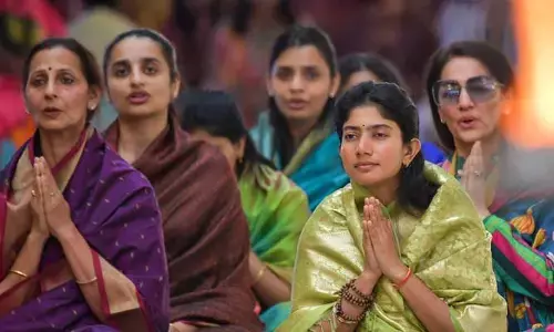 పుట్టపర్తి సాయిబాబా సన్నిధిలో హీరోయిన్ సాయి పల్లవి