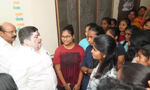 Ponnam: గురుకుల పాఠశాలలో మంత్రి పొన్నం ఆకస్మిక తనిఖీ