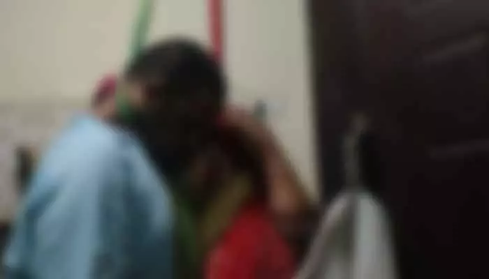 విశాఖ జిల్లాలో విషాదం.. దంపతుల ఆత్మహత్య విశాఖ జిల్లాలో విషాదం.. దంపతుల ఆత్మహత్య