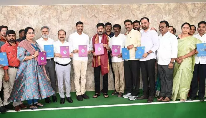 CM Revanth: ‘భూభారతి’ని అమలు చేయాల్సిన బాధ్యత అధికారులదే CM Revanth: ‘భూభారతి’ని అమలు చేయాల్సిన బాధ్యత అధికారులదే