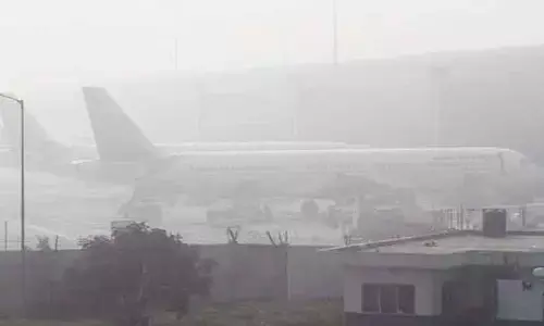 Flights Delay: పొగమంచు ఎఫెక్ట్.. విమానాల రాకపోకల్లో తీవ్ర అంతరాయం