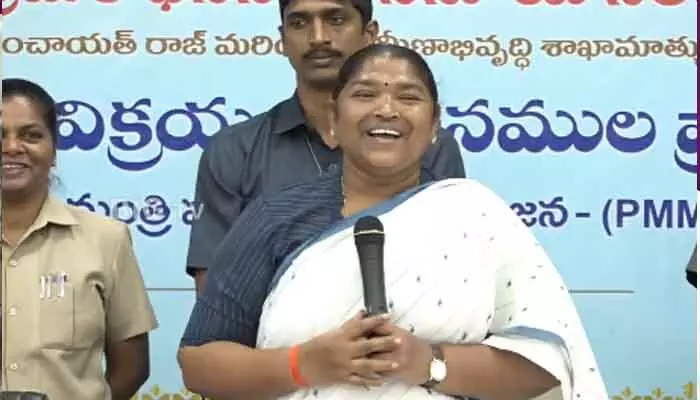 Minister Seethakka : మహిళల ఉపాధి కల్పనకు ప్రభుత్వం చేయూత : మంత్రి సీతక్క Minister Seethakka : మహిళల ఉపాధి కల్పనకు ప్రభుత్వం చేయూత : మంత్రి సీతక్క
