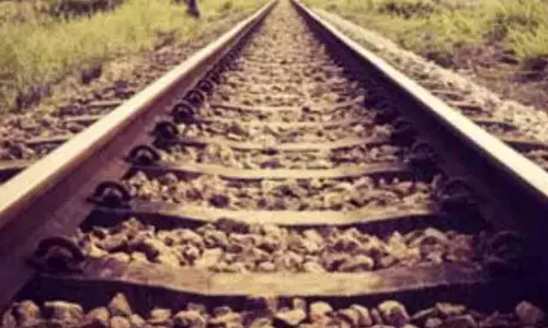 Bihar: పట్టాలపై కూర్చుని పబ్ జీ.. ముగ్గురు యువకులు మృతి
