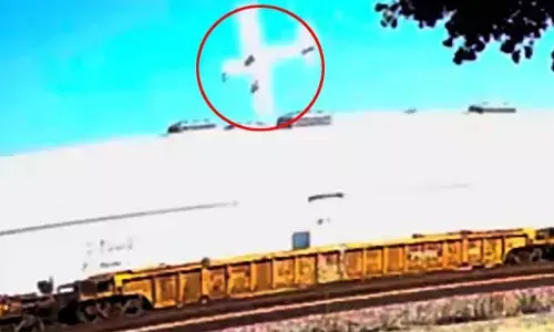 Flight Crash: సౌత్ కాలిఫోర్నియాలో కుప్పకూలిన విమానం.. ఇద్దరు మృతి, 18 మందికి గాయాలు