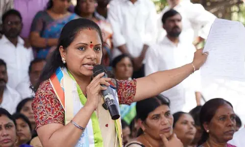 MLC Kavitha : ముఖ్యమంత్రి బాధ్యతారాహిత్యంగా వ్యవహరిస్తున్నారు : కవిత