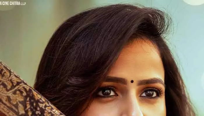 హీరోయిన్ బర్త్ డే స్పెషల్.. ‘జాక్’ నుంచి మెస్మరైజింగ్ లుక్ షేర్ చేసిన మేకర్స్ హీరోయిన్ బర్త్ డే స్పెషల్.. ‘జాక్’ నుంచి మెస్మరైజింగ్ లుక్ షేర్ చేసిన మేకర్స్