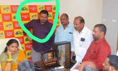Home Minister Anitha: హోంమంత్రి పీఏపై అవినీతి ఆరోపణలు.. విధుల నుంచి తొలగింపు