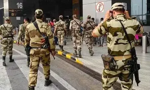 Cisf jawan : సర్వీస్ గన్‌తో కాల్చుకుని సీఐఎస్ఎఫ్ జవాన్ సూసైడ్.. సూరత్ ఎయిర్ పోర్టులో ఘటన