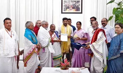 Yadagirigutta: యాదగిరిగుట్టలో మహాకుంభాభిషేక మహోత్సవానికి సీఎంకు ఆహ్వానం..