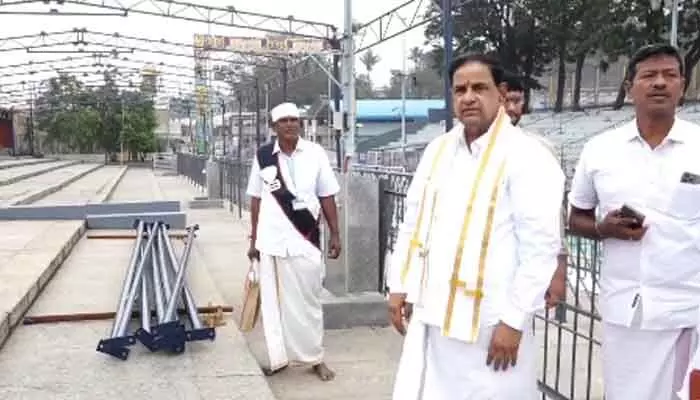 TTD Chairman : వైకుంఠ ఏకాదశి ఏర్పాట్లను పరిశీలించిన టీటీడీ చైర్మన్ TTD Chairman : వైకుంఠ ఏకాదశి ఏర్పాట్లను పరిశీలించిన టీటీడీ చైర్మన్