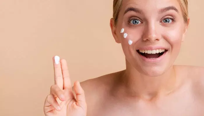 Vaseline: తక్కువ ధరకే దొరికే ఈ అద్భుత వస్తువుతో ప్రయోజనాలు తెలిస్తే షాక్ అవ్వాల్సిందే! Vaseline: తక్కువ ధరకే దొరికే ఈ అద్భుత వస్తువుతో ప్రయోజనాలు తెలిస్తే షాక్ అవ్వాల్సిందే!
