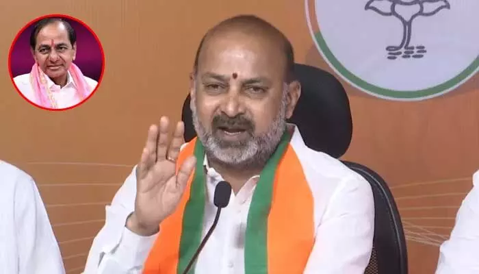 Bandi Sanjay: బీఆర్ఎస్ లో కేసీఆర్ ఏమైనా ఎక్స్ ట్రా ప్లేయరా? బండి సంజయ్ సెటైర్ Bandi Sanjay: బీఆర్ఎస్ లో కేసీఆర్ ఏమైనా ఎక్స్ ట్రా ప్లేయరా? బండి సంజయ్ సెటైర్