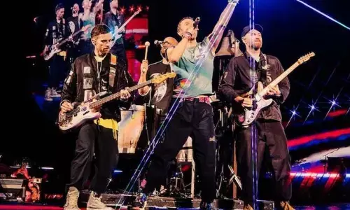 Coldplay: కోల్డ్ ప్లే కాన్సర్ట్ నిర్వాహకులకు నోటీసులు.. ఎందుకంటే?