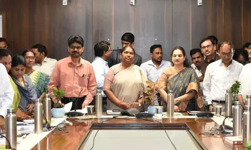 Seethakka: జిల్లా పంచాయతీ అధికారులతో మంత్రి సీతక్క సమీక్ష