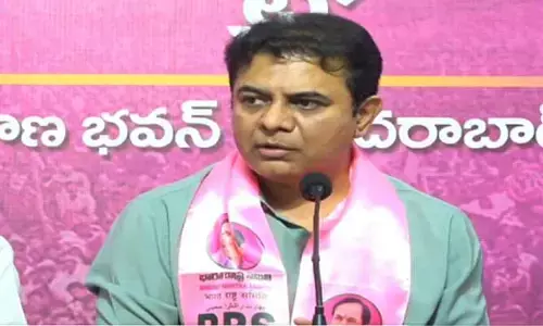 Breaking: పండగ పూట కేటీఆర్‌కు బిగ్ షాక్