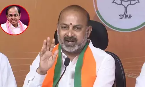 Bandi Sanjay: బీఆర్ఎస్ లో కేసీఆర్ ఏమైనా ఎక్స్ ట్రా ప్లేయరా? బండి సంజయ్ సెటైర్