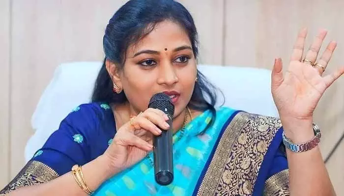 ‘తప్పు చేస్తే ఎంతటి వారికైనా శిక్ష తప్పదు’.. హోంమంత్రి అనిత స్ట్రాంగ్ వార్నింగ్ ‘తప్పు చేస్తే ఎంతటి వారికైనా శిక్ష తప్పదు’.. హోంమంత్రి అనిత స్ట్రాంగ్ వార్నింగ్