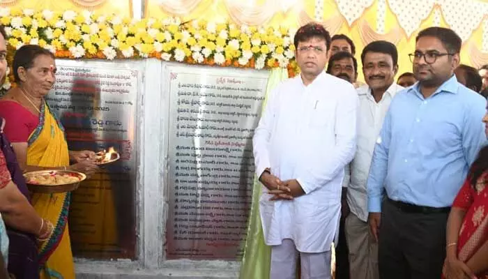 Sridhar Babu: పథకాలపై ప్రచారం పెంచండి.. పార్టీశ్రేణులకు మంత్రి శ్రీధర్ బాబు సూచన Sridhar Babu: పథకాలపై ప్రచారం పెంచండి.. పార్టీశ్రేణులకు మంత్రి శ్రీధర్ బాబు సూచన