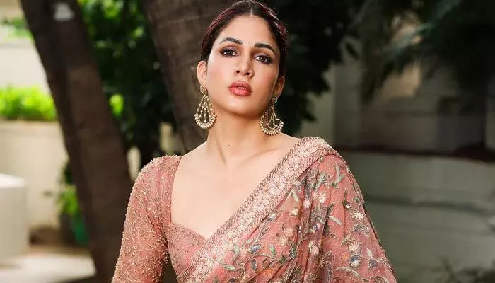 lavanya: నెటిజన్లను ఆకట్టుకుంటోన్న మెగా కోడలి లేటెస్ట్ ఫొటో షూట్ lavanya: నెటిజన్లను ఆకట్టుకుంటోన్న మెగా కోడలి లేటెస్ట్ ఫొటో షూట్