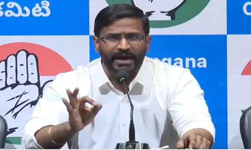 MLC Balmuri : కేటీఆర్ పాస్ పోర్టు సీజ్ చేయాలి: ఎమ్మెల్సీ బల్మూరి