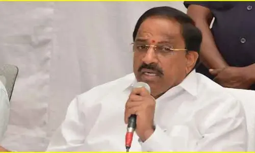 పత్తి కొనుగోళ్లలో రైతులకు ఇబ్బందులు కలగొద్దు.. అధికారులకు మంత్రి తుమ్మల కీలక ఆదేశాలు