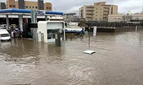 Mecca: నీట మునిగిన మక్కా.. భారీ వర్షాలతో స్తంభించిన జనజీవనం