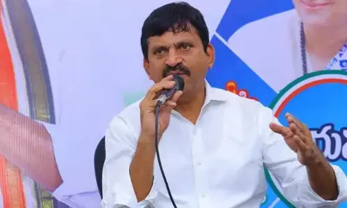 Ponguleti: కేటీఆర్ అరెస్టు  అంటూ వార్తలు.. పొలిటికల్ బాంబులపై మంత్రి పొంగులేటి హాట్ కామెంట్స్