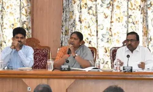 seethakka: కాంట్రాక్టర్లు, అధికారులకు మంత్రి సీతక్క హెచ్చరిక